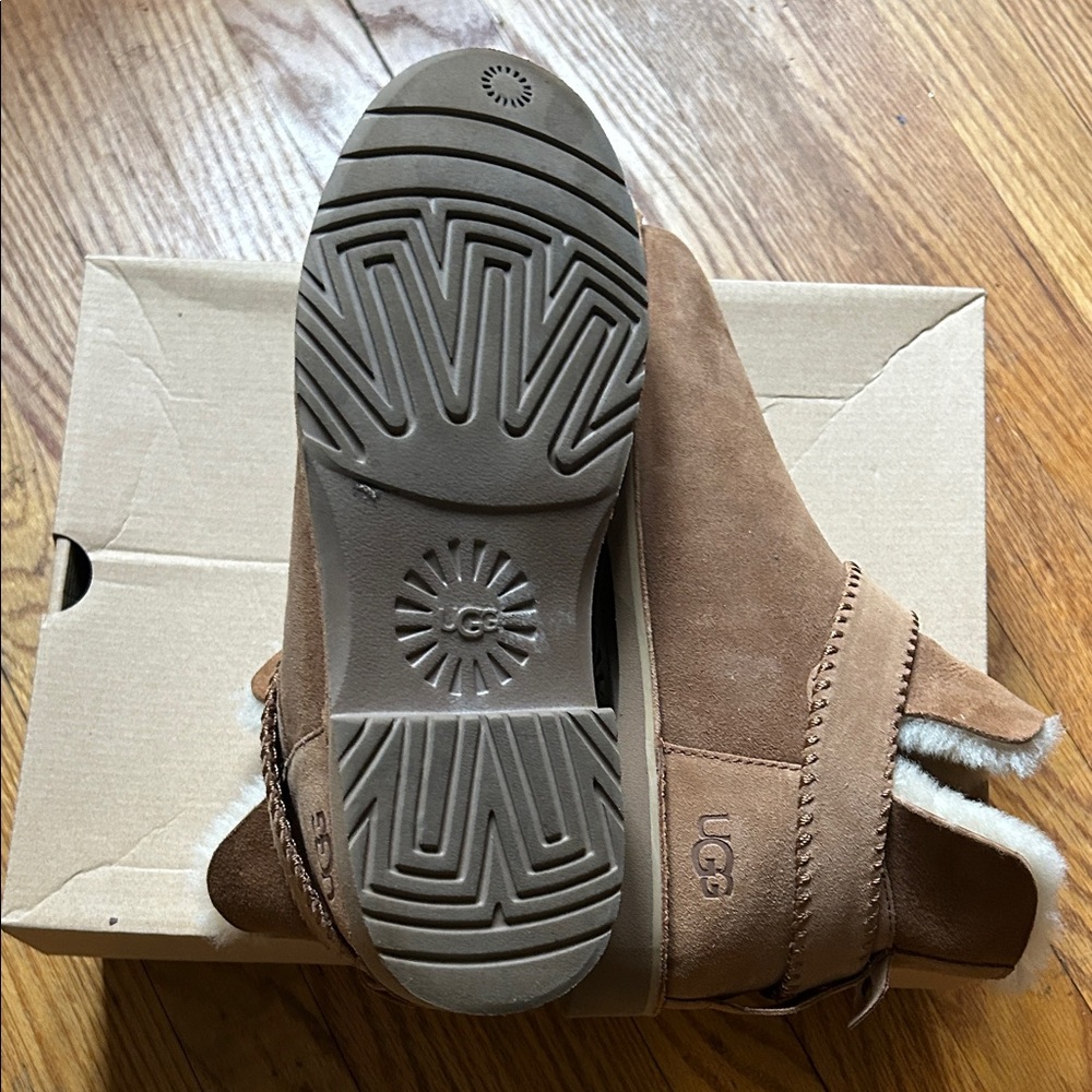 UGG Size 9.5 W MCKAY Tan Shearling Lined Boots - Picture 5 of 10